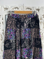 Load image into Gallery viewer, Vintage Patch Skirt-Waist 38 to 46