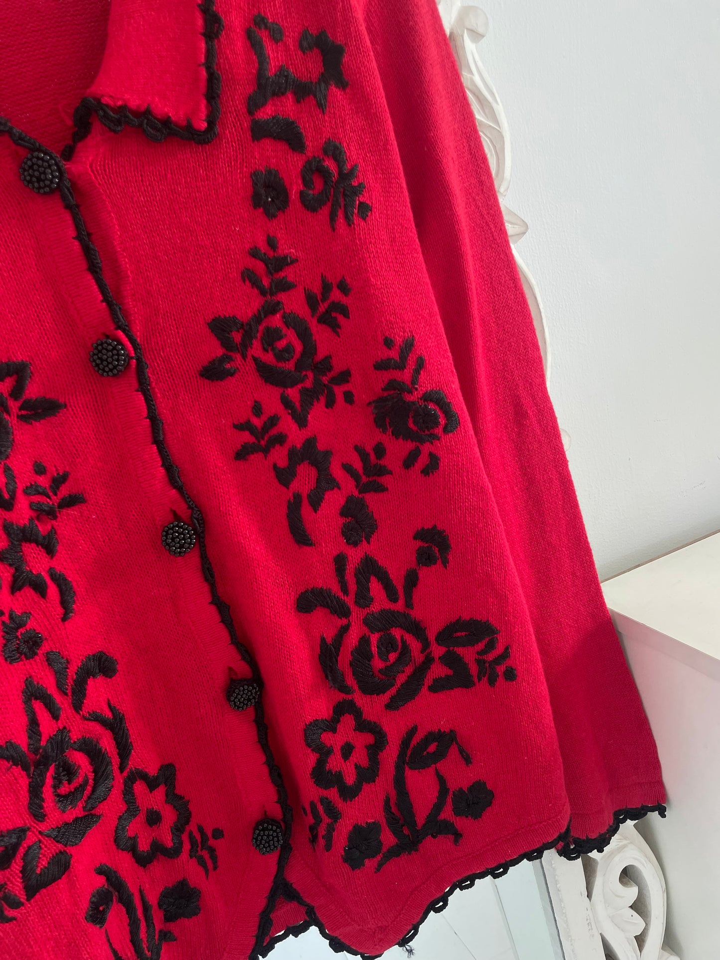 Embroidered Vintage Sweater-Bust 52