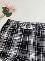 Load image into Gallery viewer, H&M Shorts-Waist 24