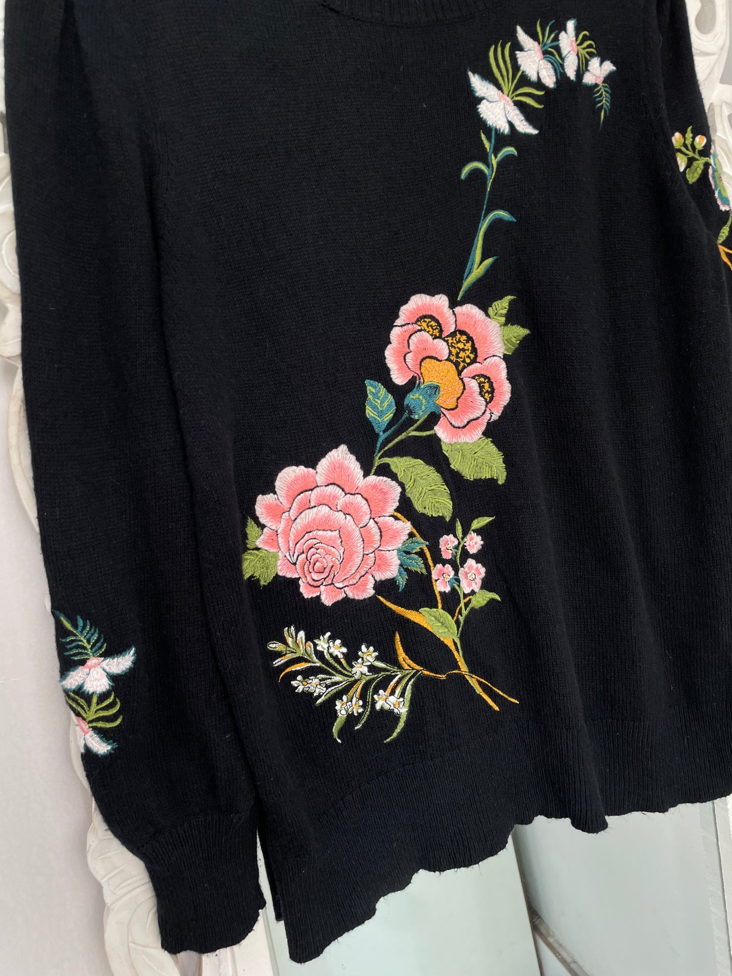 Embroidered Vintage Sweater-Bust 42