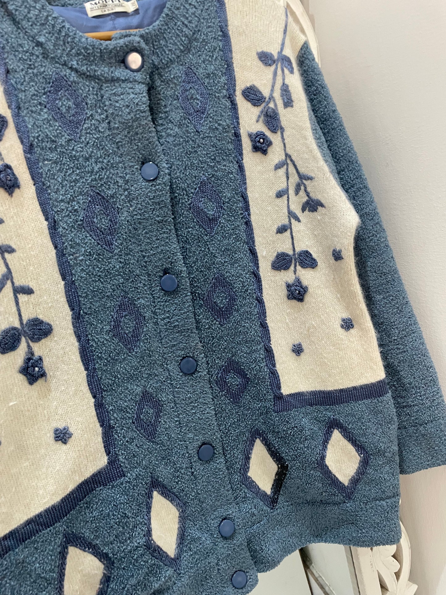 Embroidered Vintage Sweater-Bust 44