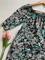Load image into Gallery viewer, FLORAL WRAPAROUND DRESS - BUST 30 to 32