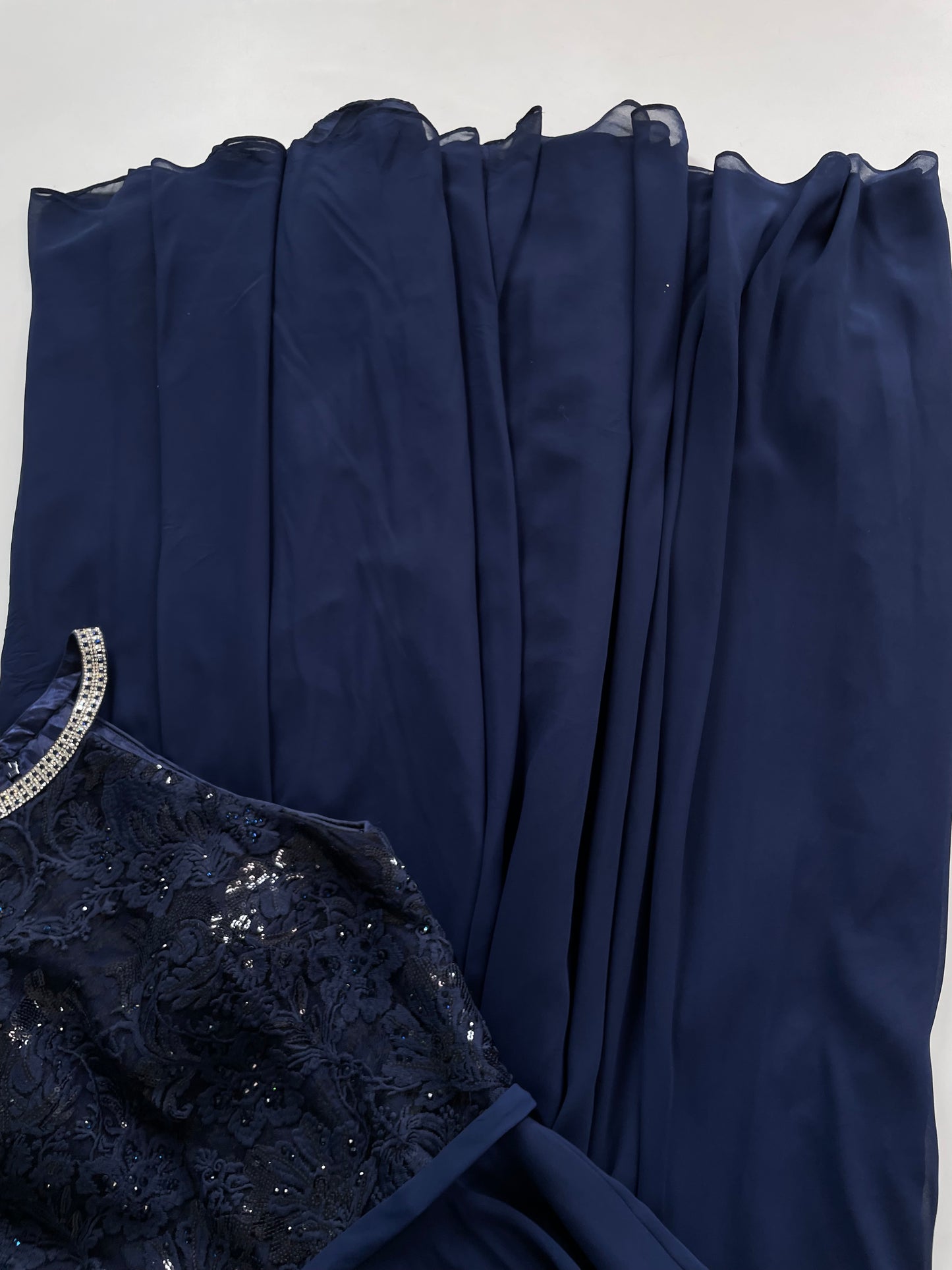 Dress-Bust 32