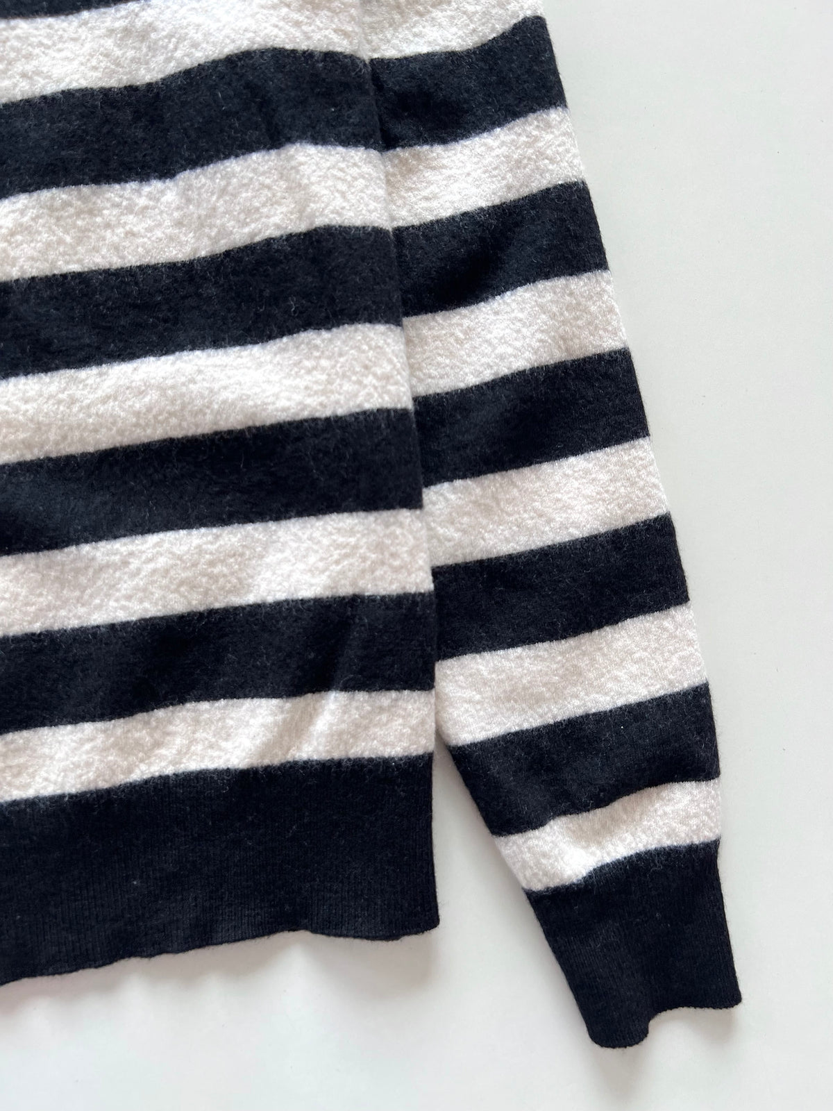 Ami 100%Merino Wool Vintage Sweater-Bust 32