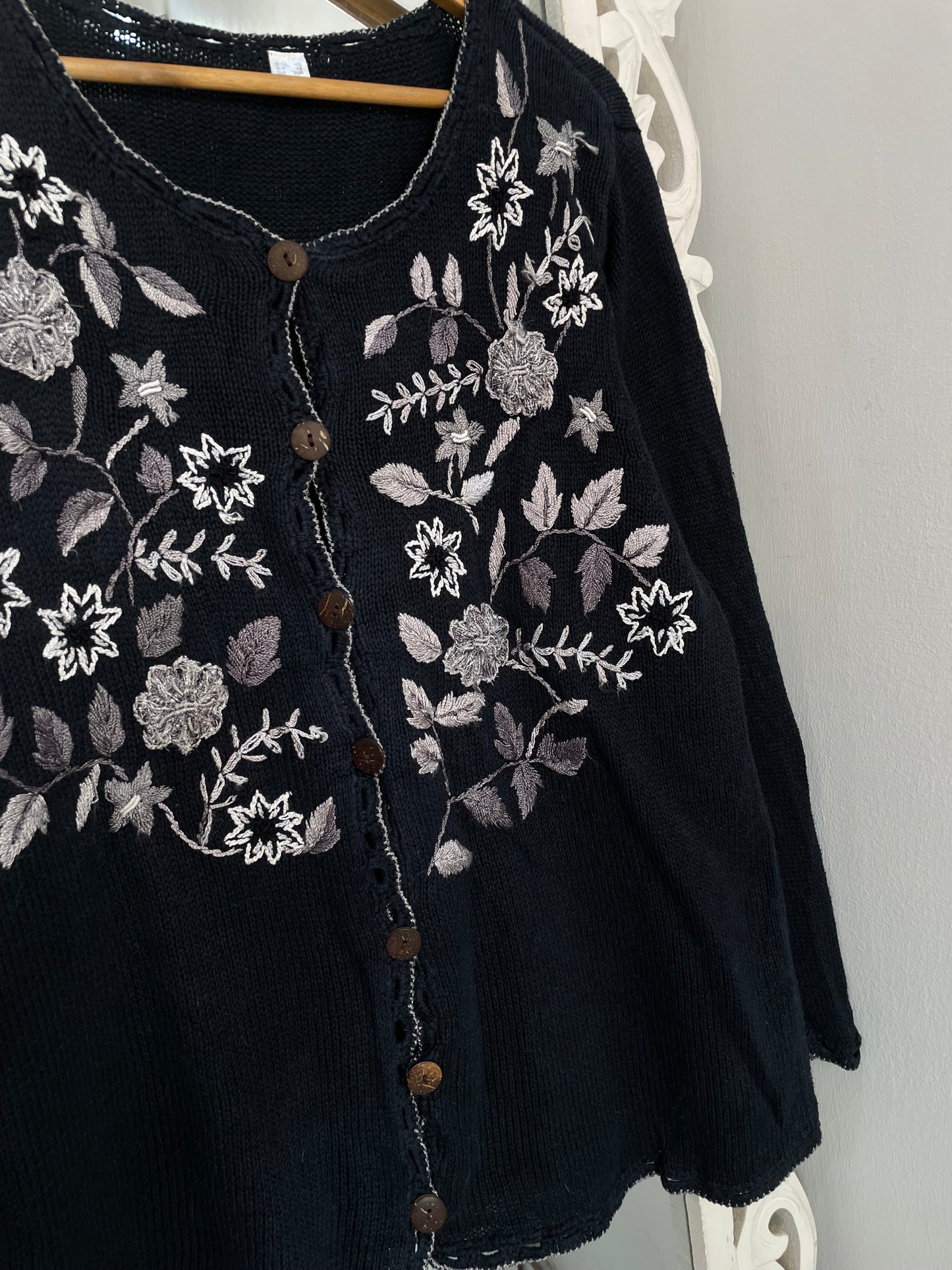 Embroidered Vintage Sweater-Bust 44