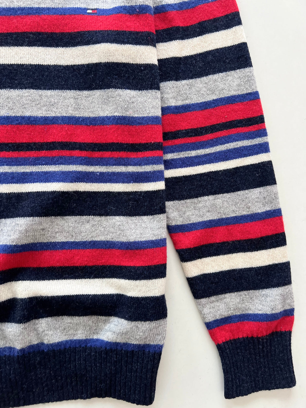 Tommy Hilfiger 100%Wool Vintage Sweater-Bust 40