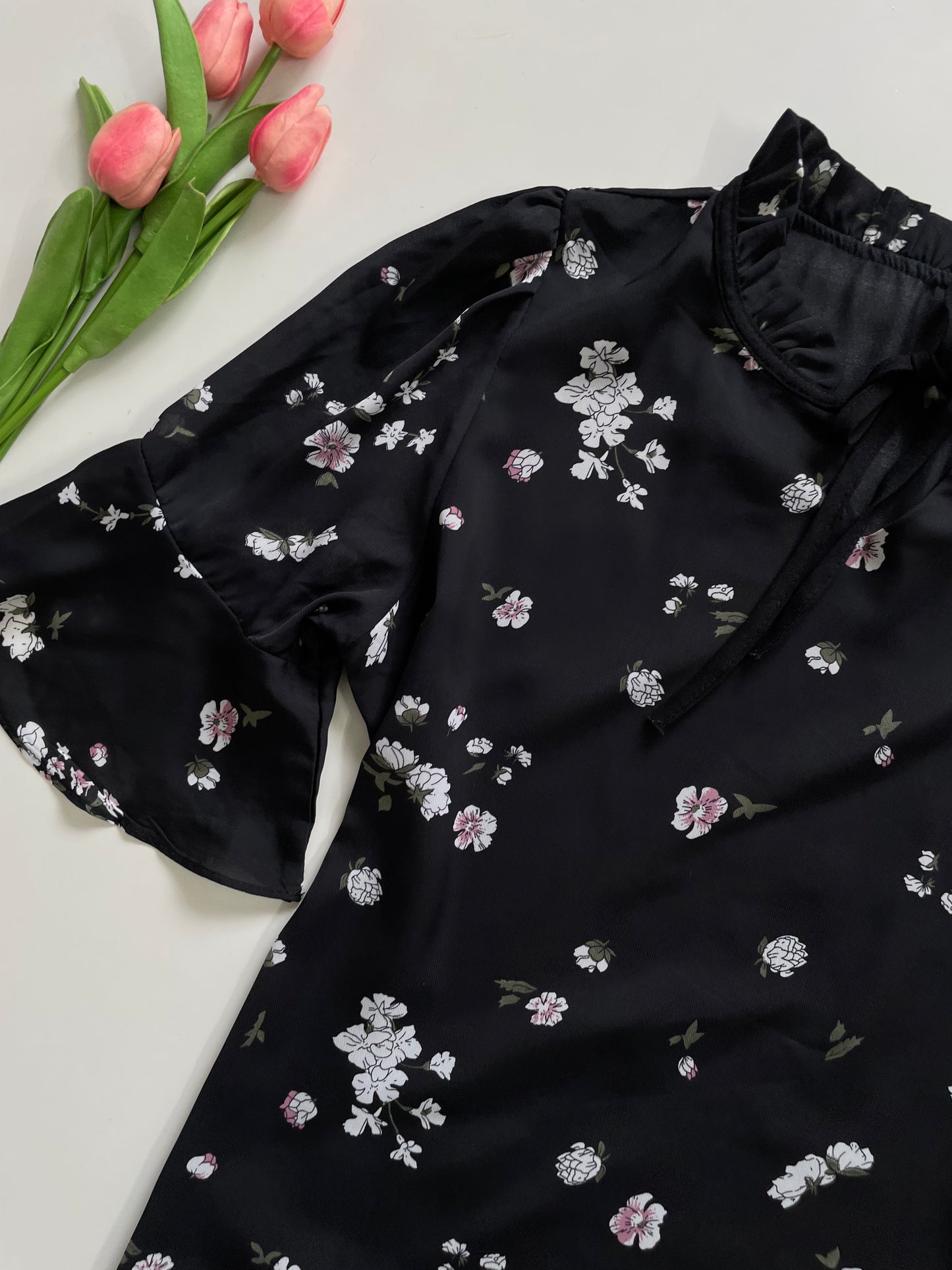 BLACK FLORAL TOP - BUST 42
