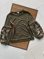 Load image into Gallery viewer, Soft Winter Top-Bust 40 to 42