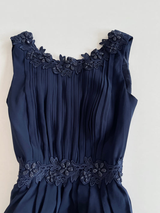 Jake's Dress-Bust 32