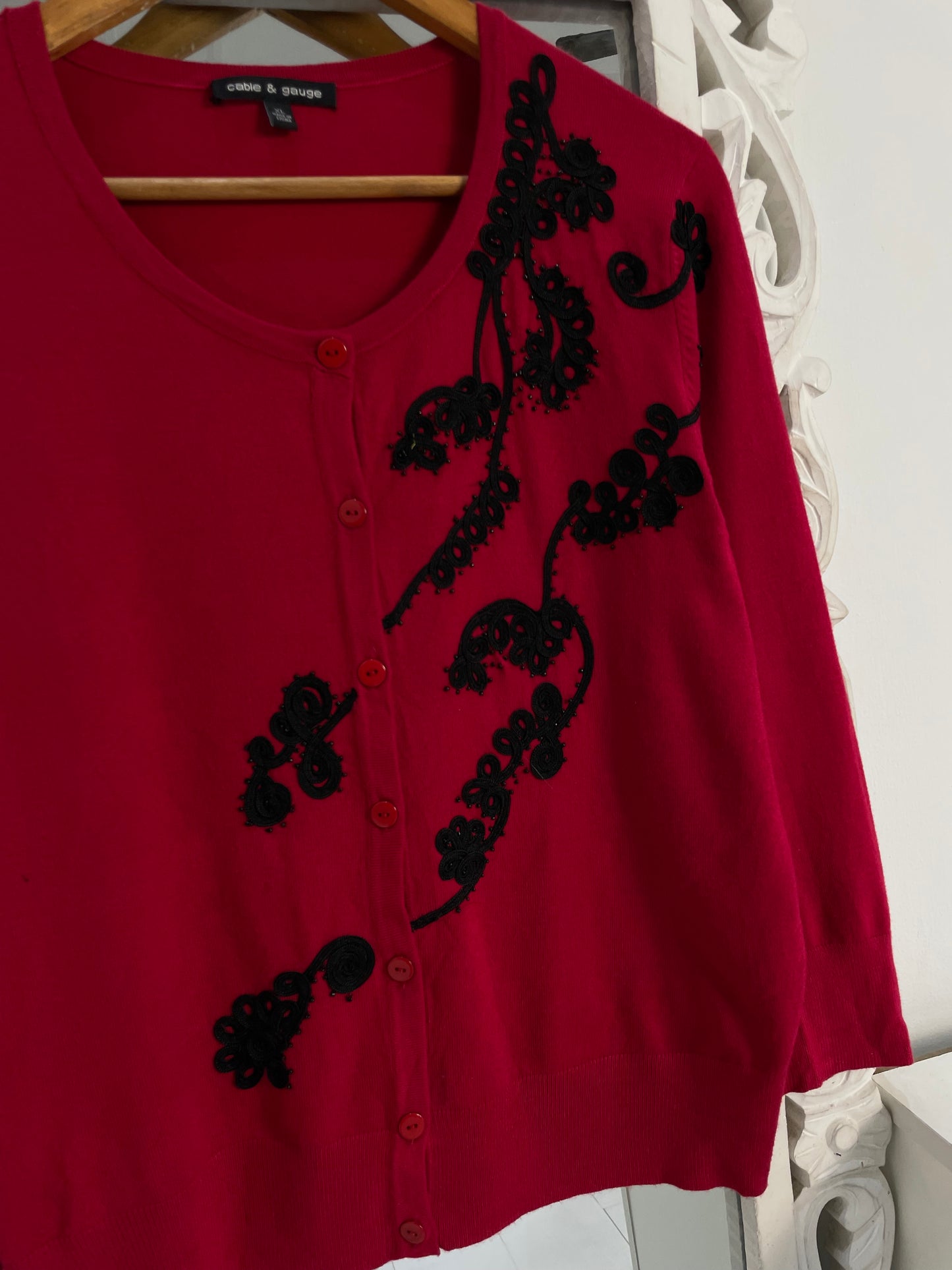 Cable & Gauge Embroidered Vintage Sweater-Bust 40