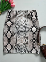 Load image into Gallery viewer, Skirt-Waist 26 to 28