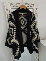 Load image into Gallery viewer, Shrug- Bust 64