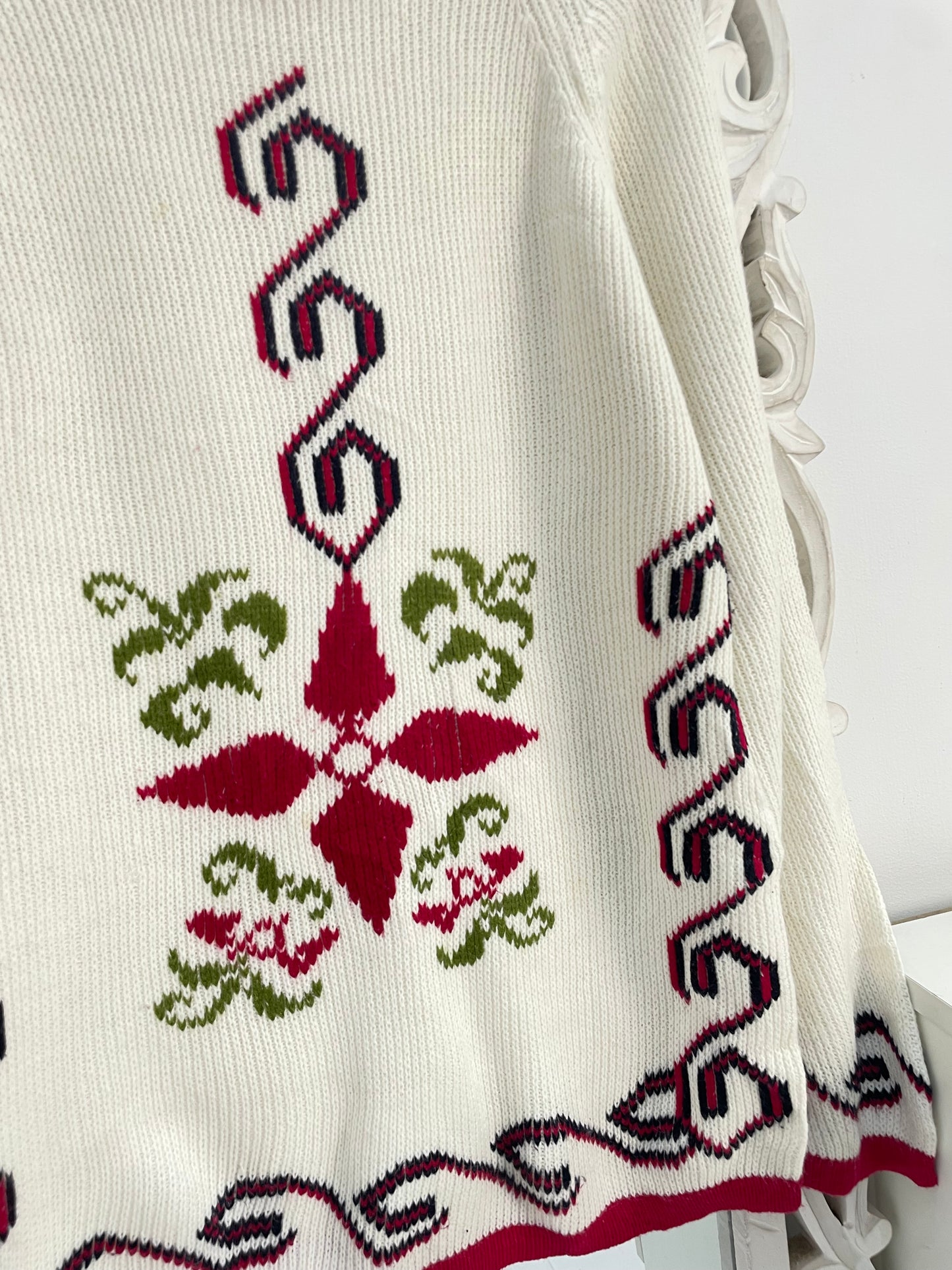 Embroidered Vintage Sweater-Bust 42