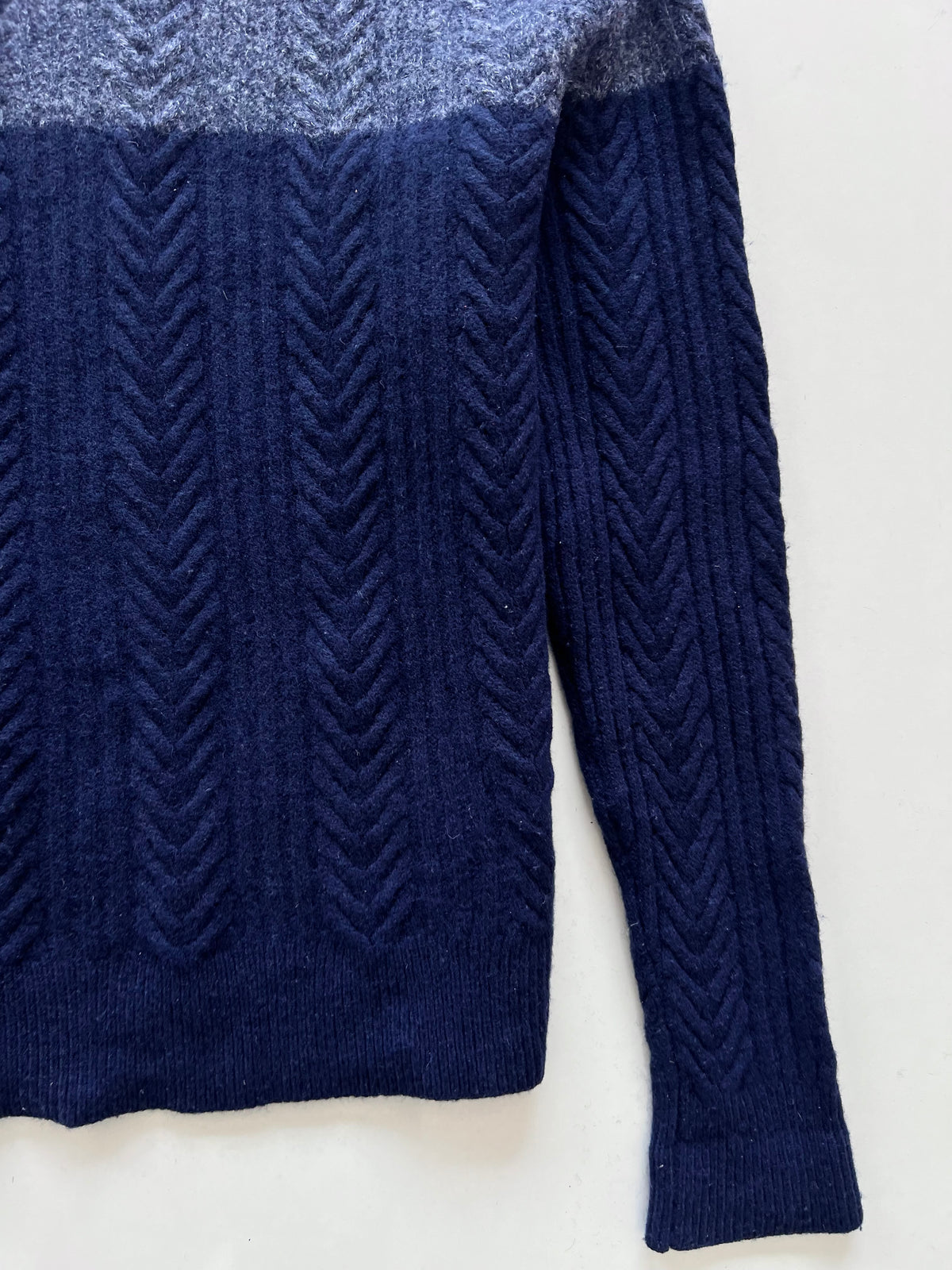 Tommy Hilfiger 74%LambsWool Vintage Sweater-Bust 36