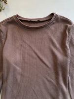 Load image into Gallery viewer, Cozy Winter Top-Bust 34