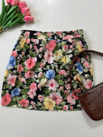 Load image into Gallery viewer, Floral Skirt with pockets-Waist 26 to 28