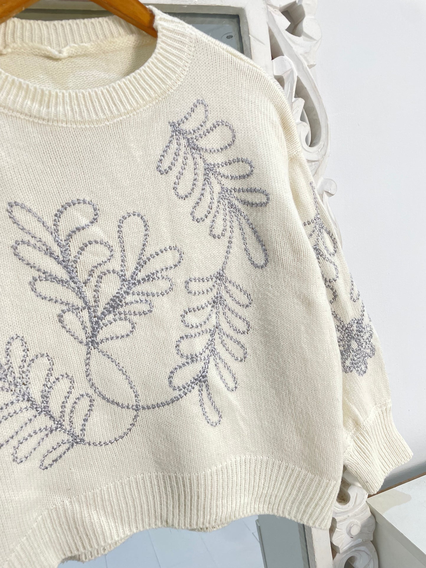 Embroidered Vintage Sweater-Bust 42