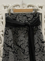 Load image into Gallery viewer, Vintage Skirt -waist 30