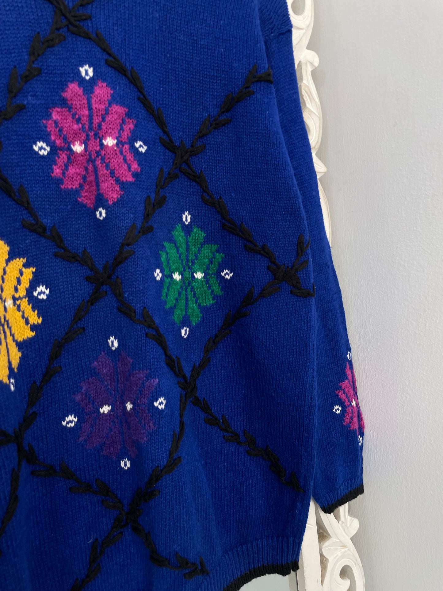 Embroidered Vintage Sweater-Bust 44