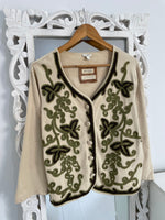 Load image into Gallery viewer, Embroidered Vintage Sweater-Bust 44