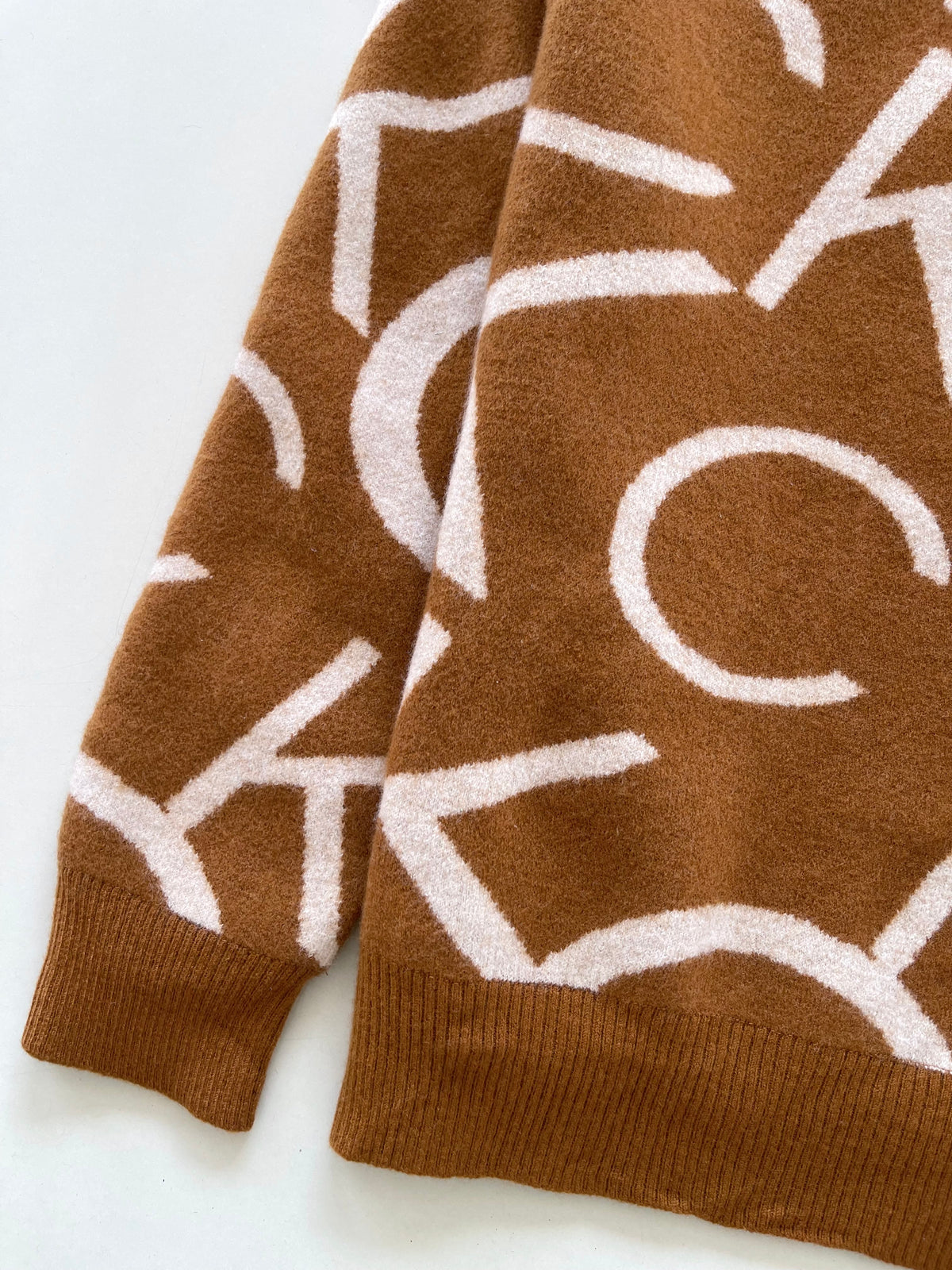 Calvin Klein 100%Wool Vintage Sweater-Bust 34