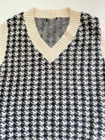 Load image into Gallery viewer, Chunky Sweater Vest-Bust 44