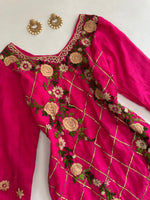Load image into Gallery viewer, Embroidered Kurti-Bust