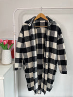 Load image into Gallery viewer, B&w Thick Warm Shacket - Bust 46
