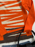 Load image into Gallery viewer, Soft printed sweater - bust 30 to 32