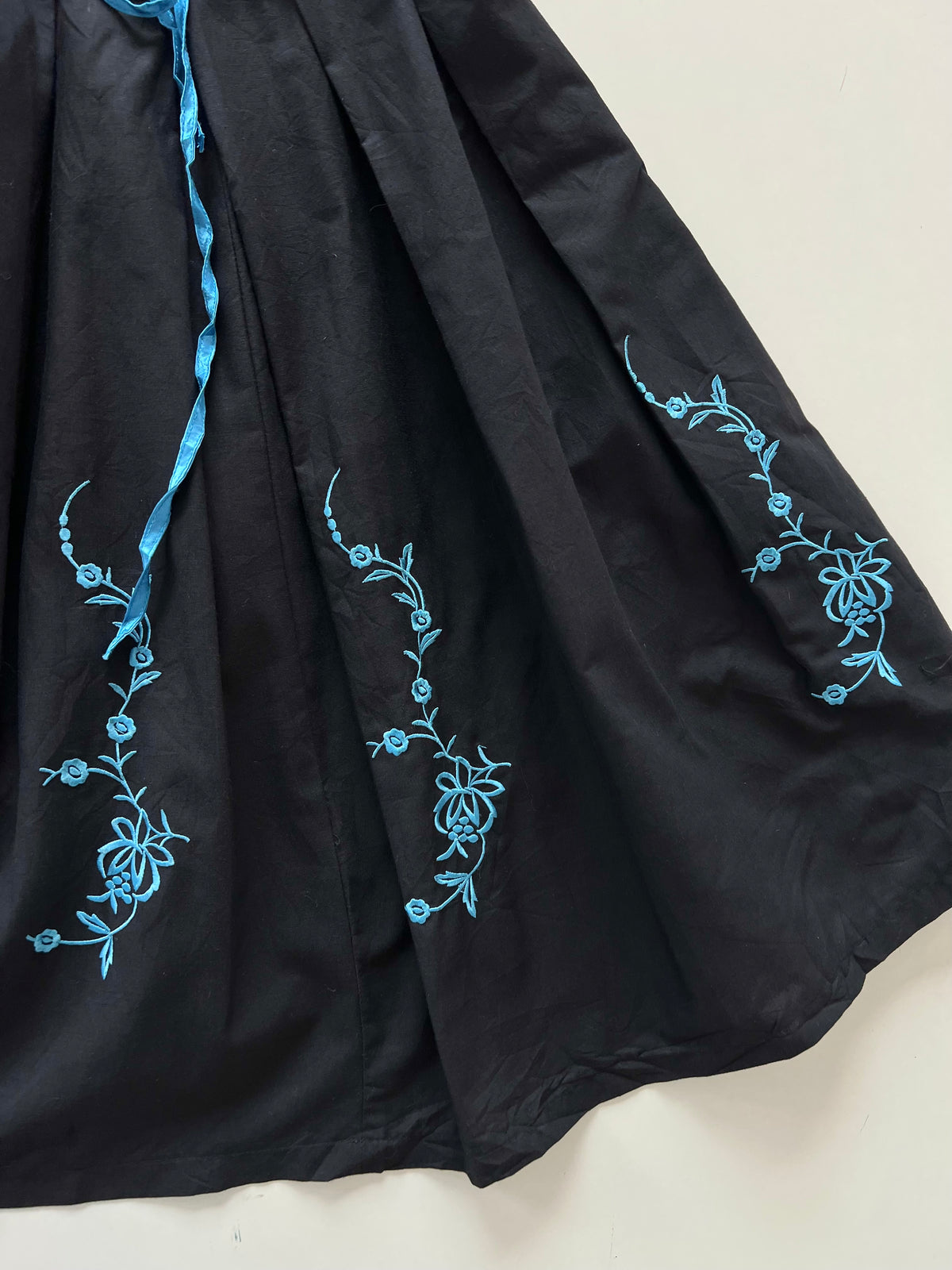 Gaudi Embroidered Dress-Bust 38