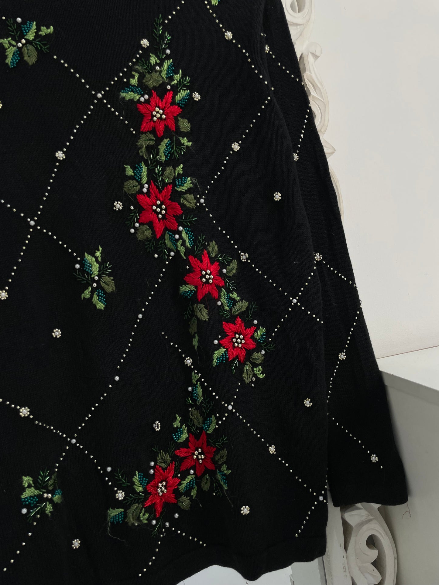 Embroidered Vintage Sweater-Bust 40
