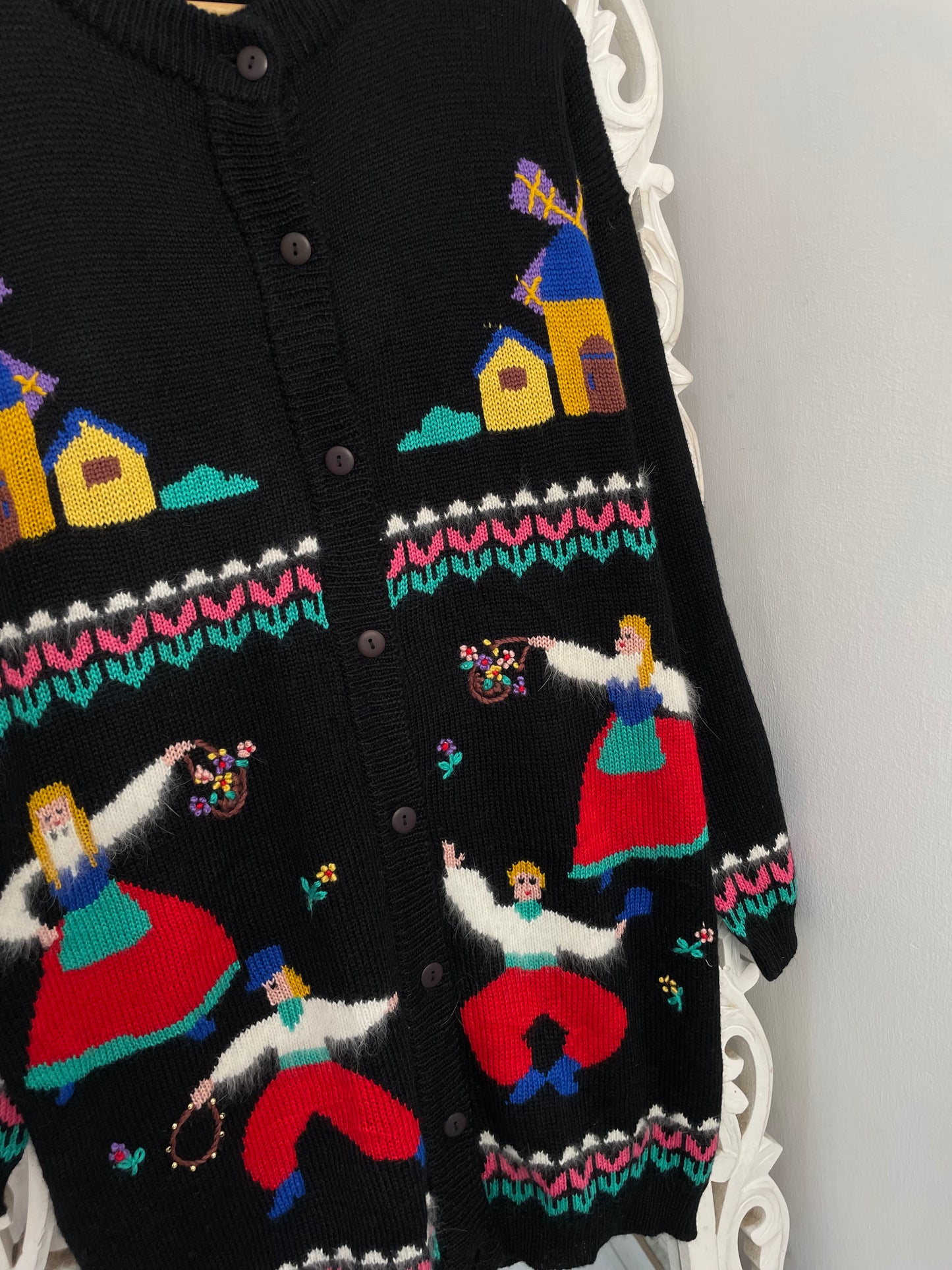 Embroidered Vintage Sweater-Bust 46