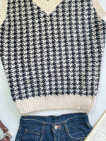Load image into Gallery viewer, Chunky Sweater Vest-Bust 44