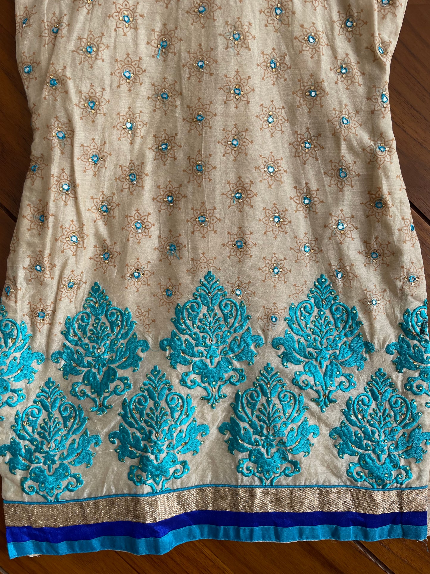 Sweetheart Neck Embroidered Kurta-Bust 30