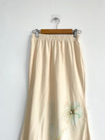 Load image into Gallery viewer, Flower Cream Skirt-Waist 26 to 30