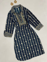 Load image into Gallery viewer, Kurta-Bust 42
