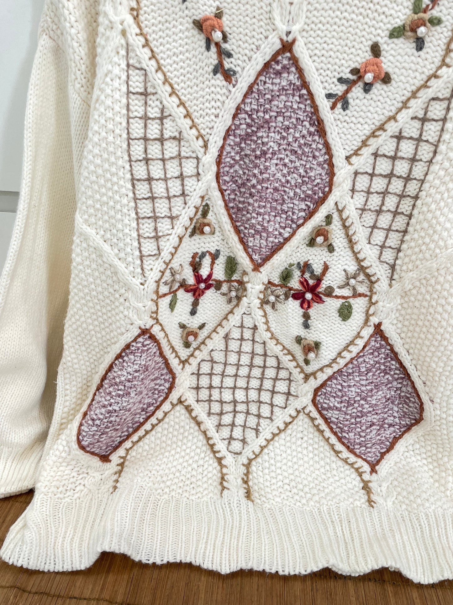 Embroidered Vintage Sweater-Bust 46
