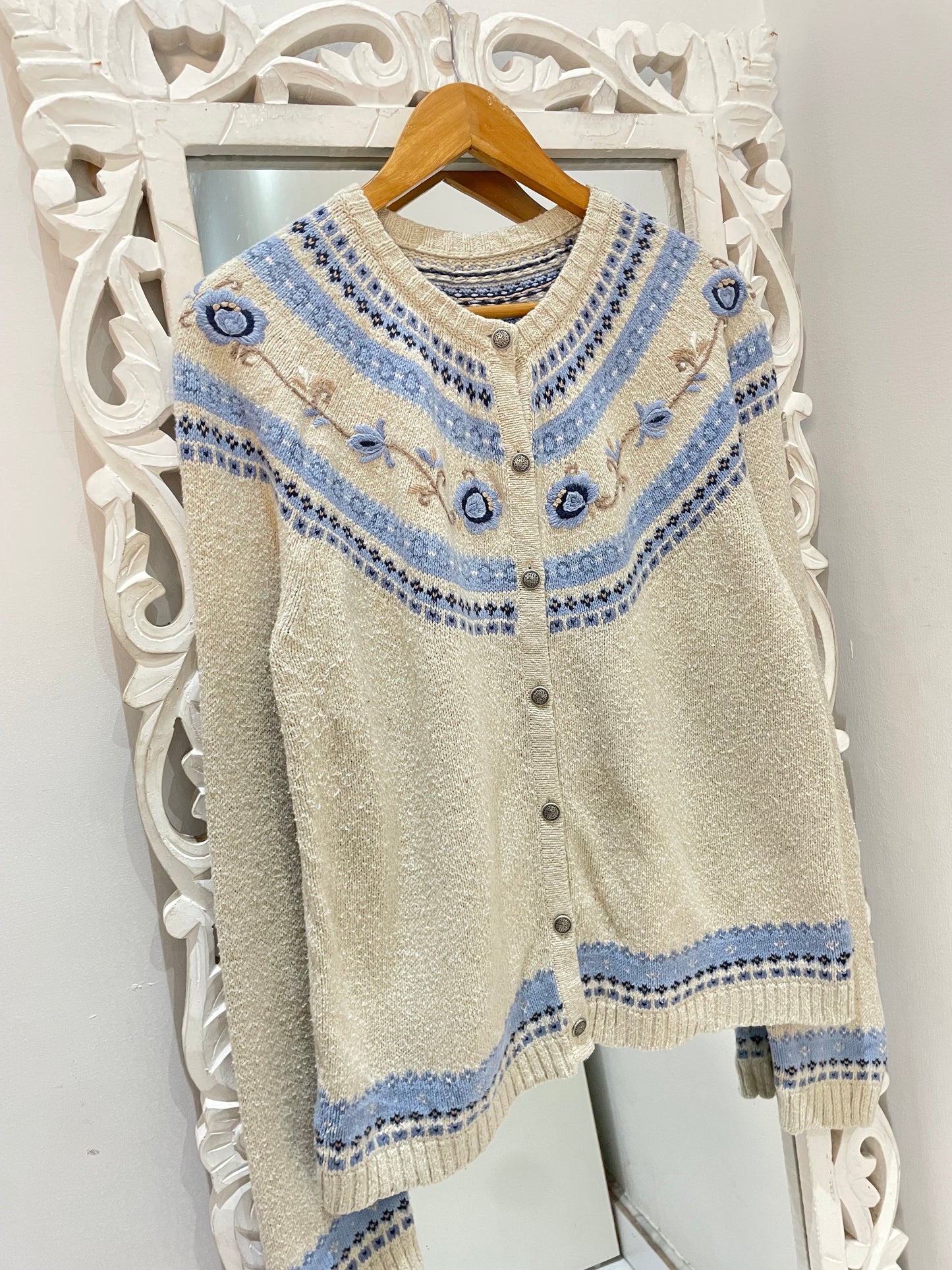 Embroidered Vintage Sweater-Bust 42
