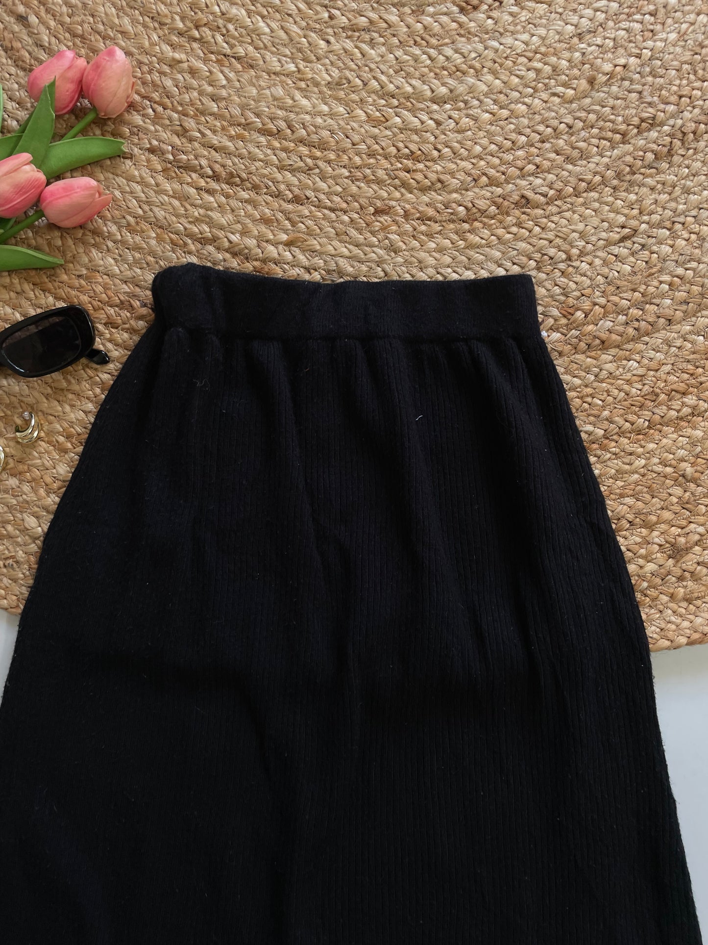 BLACK RIBBED SKIRT - WAIST 24 to 30