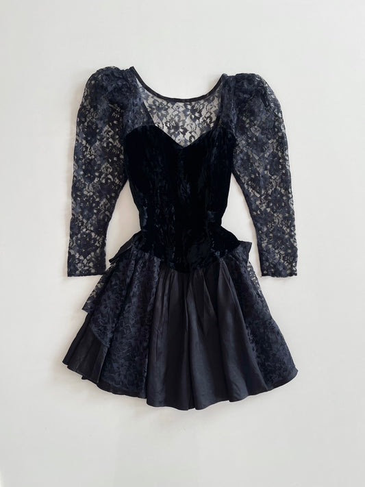 Gothic Lacy Vintage Dress-Bust 36