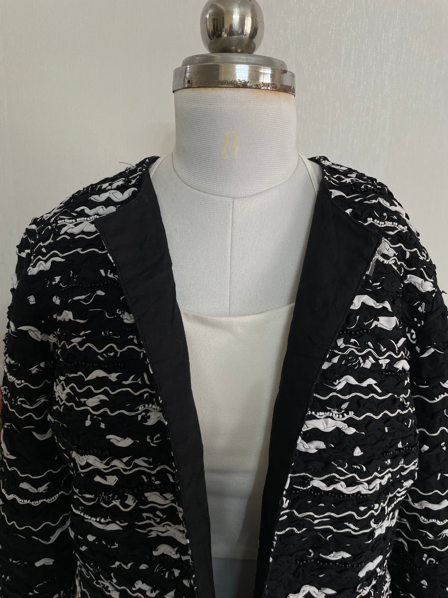 CHICO’S B&W BLAZER - BUST 36