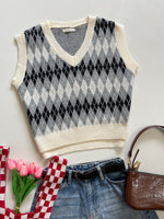 Load image into Gallery viewer, Soft Sweater Vest-Bust 38 to 42
