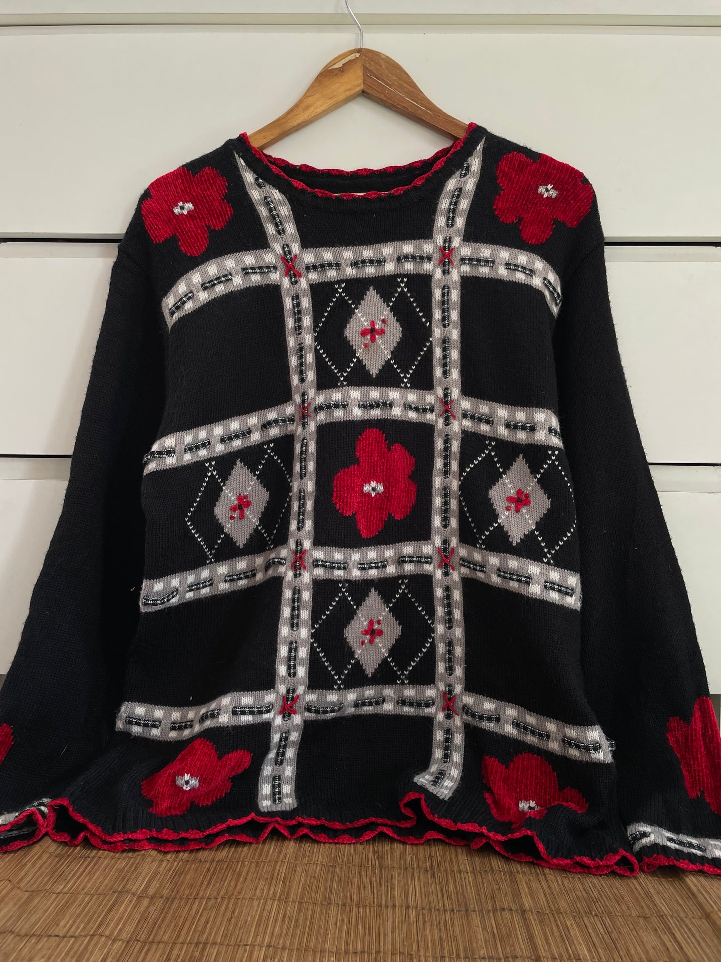 Embroidered Vintage Sweater-Bust 42