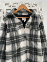 Load image into Gallery viewer, H&amp;M Super Thick Puffer Shacket-Chest 46