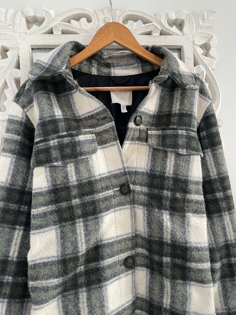 H&M Super Thick Puffer Shacket-Chest 46