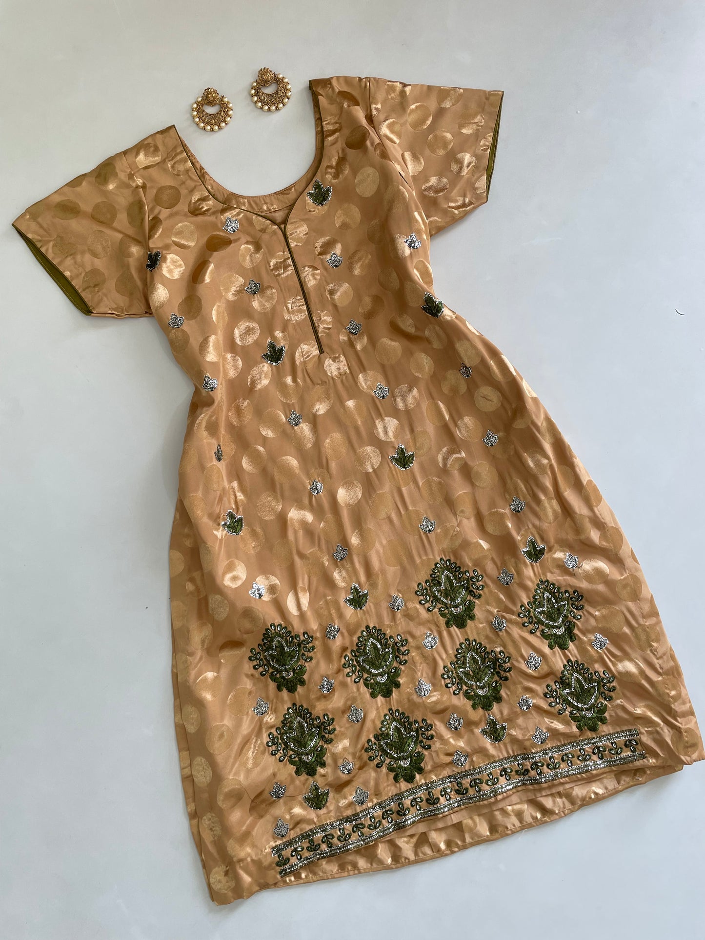 Embroidered Kurta-Bust 40