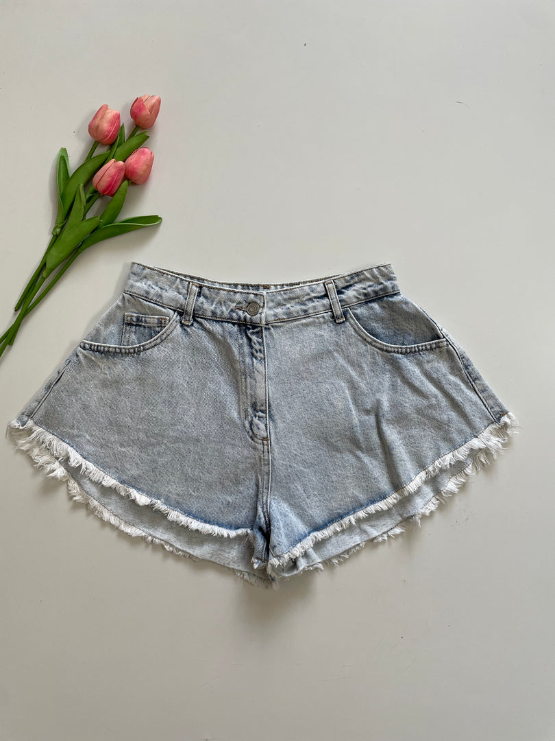 BOOHOO ICED BLUE DENIM SHORTS - WAIST 26