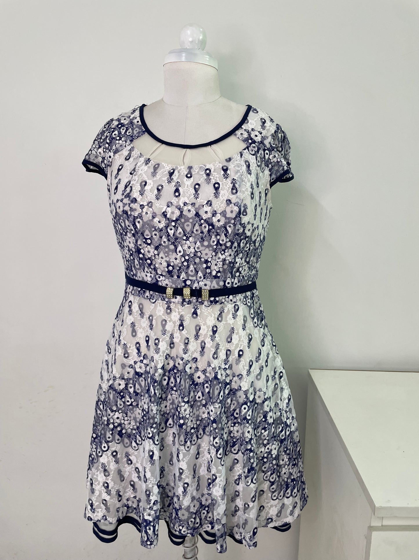 Dress-Bust 32