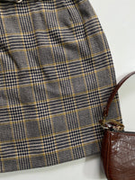 Load image into Gallery viewer, Banana Republic Belted Tweed Skirt - Waist 26
