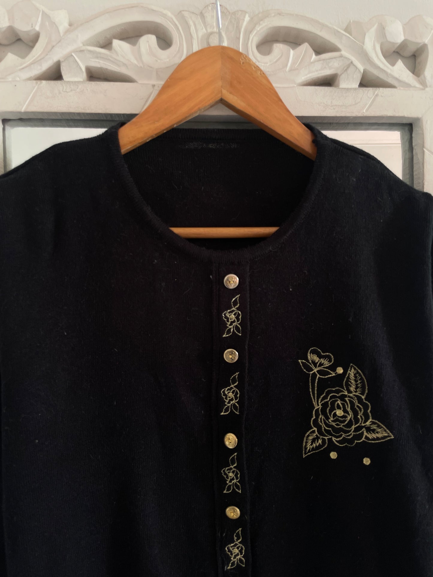 Embroidered Vintage Sweater-Bust 38
